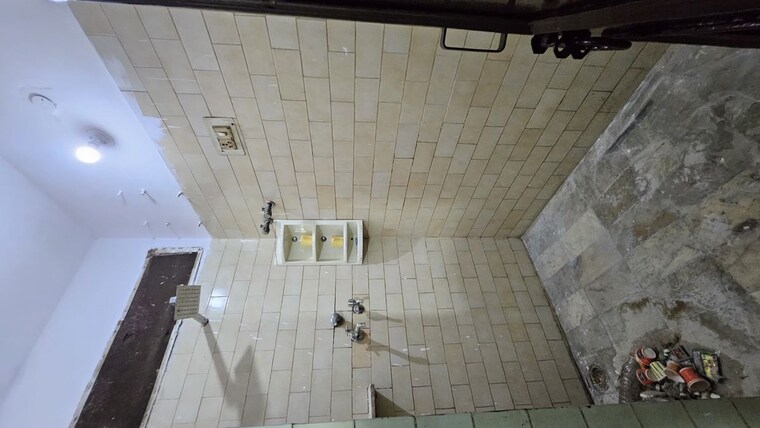 Bathroom, dilshad colony 2 Bedroom 800 Sq.Ft. Apartment In Dilshad Colony Delhi 10010624