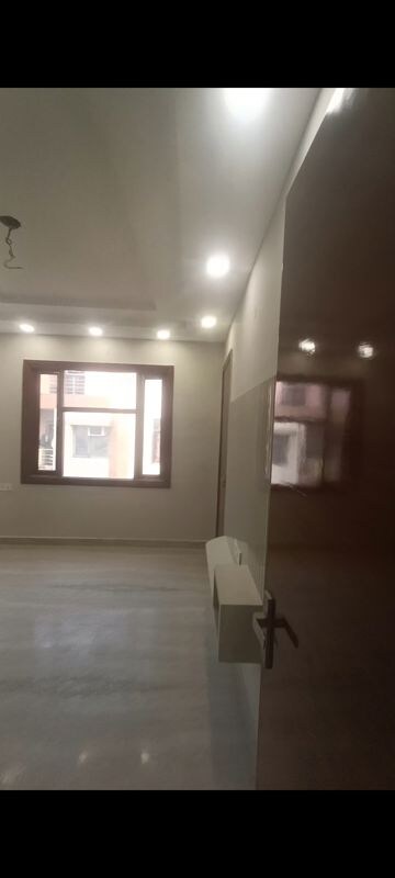 Room in 3 BHK Builder Floor at Rohini Sector 24 – for Sale