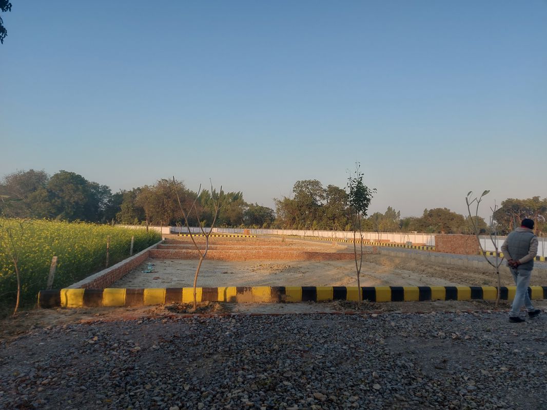 Plot For Sale in Raebareli Road