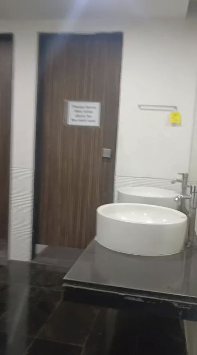 Washroom, dynasty-business-park Commercial Office Space 4500 Sq.Ft. In Andheri East Mumbai 10010701