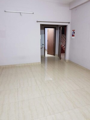 Room in 3 BHK Apartment at Bhetapara – for Rent