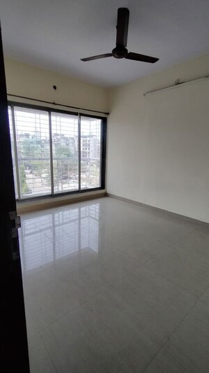Room in 2 BHK Apartment at L And T Seawoods Residences, Seawoods – for Rent