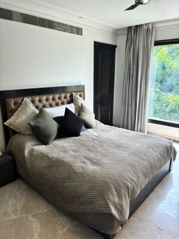 Bedroom, safdarjung enclave 3 Bedroom 180 Sq.Yd. Builder Floor In Safdarjung Enclave Delhi 10010737