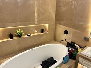 Furnished Amenities in 3 BHK Builder Floor at Safdarjung Enclave – for Sale