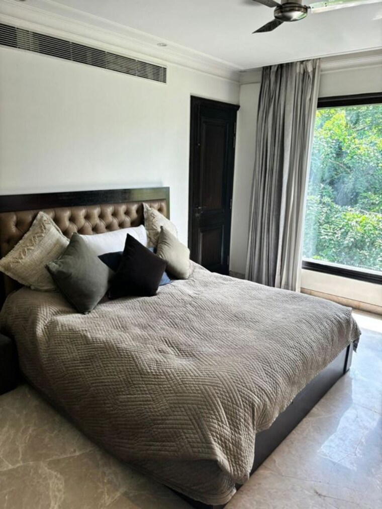 Bedroom, safdarjung enclave 3 Bedroom 180 Sq.Yd. Builder Floor In Safdarjung Enclave Delhi 10010737