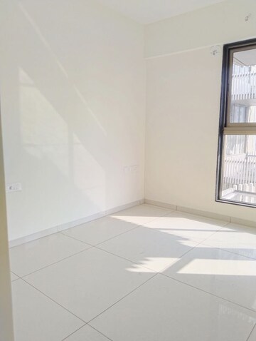 Room in 2 BHK Apartment at Sheth Auris Bliss, Malad West – for Sale