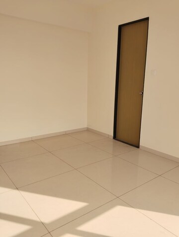 Room in 2 BHK Apartment at Sheth Auris Bliss, Malad West – for Sale