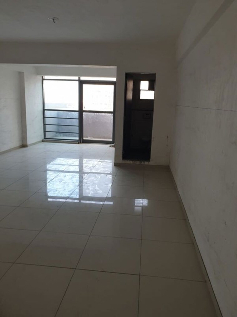 Room, science city Commercial Office Space 638 Sq.Ft. In Science City Ahmedabad 10010767