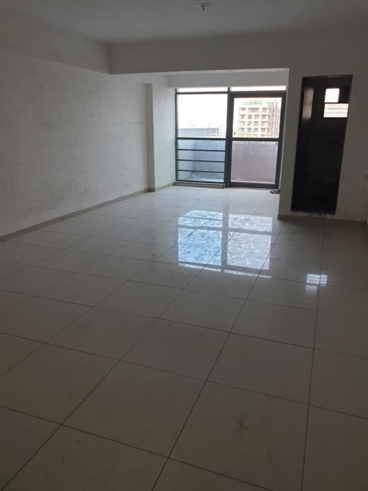 Room, science city Commercial Office Space 638 Sq.Ft. In Science City Ahmedabad 10010777
