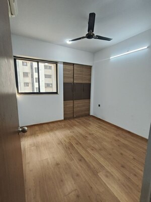 Room in 3 BHK Apartment at Lodha Downtown, Dombivli East – for Rent