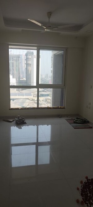 Room in 1.5 BHK Apartment at Sheth Zuri, Laxmi Nagar – for Rent