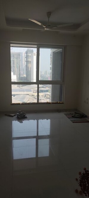 Room in 1.5 BHK Apartment at Sheth Zuri, Laxmi Nagar – for Rent