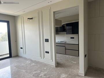 Building Lobby in 4 BHK Builder Floor at DLF City Gurgaon, Sector 27 – for Sale