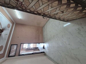Furnished Amenities in 1.5 BHK Builder Floor at Mayur Vihar – for Rent