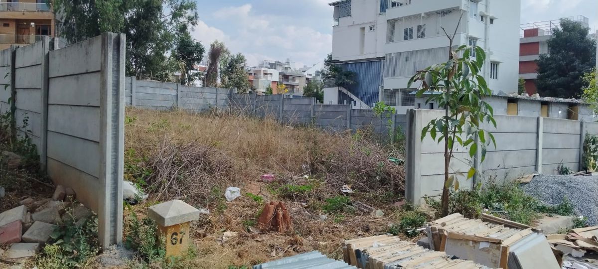 Plot For Sale in Vakil Garden City
