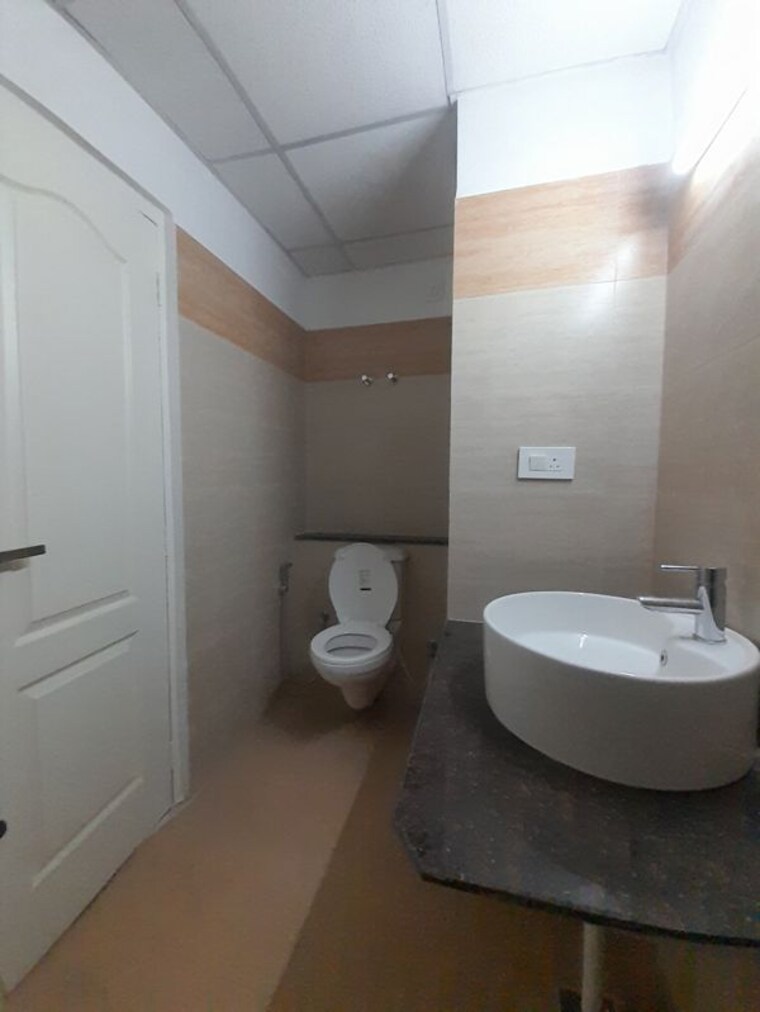Bathroom, sushma-valencia 3 Bedroom 1800 Sq.Ft. Apartment In International Airport Road Zirakpur 10010875