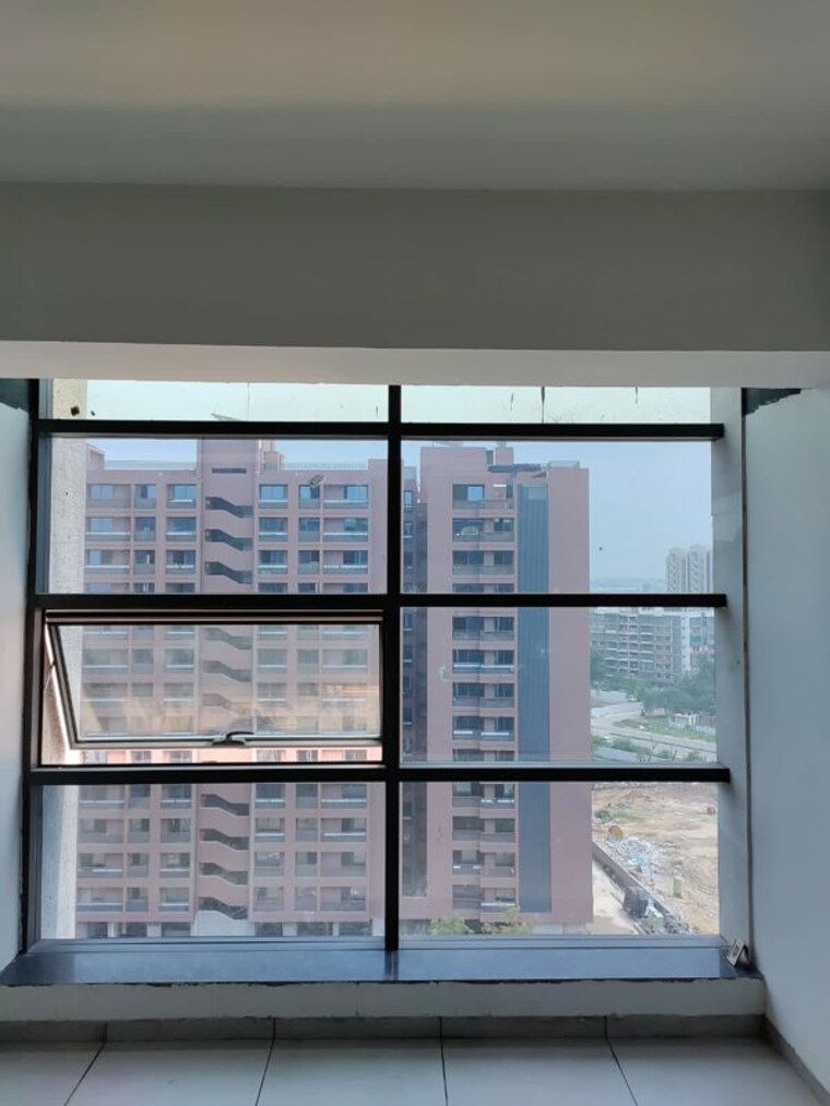 Room, science city Commercial Office Space 600 Sq.Ft. In Science City Ahmedabad 10010903