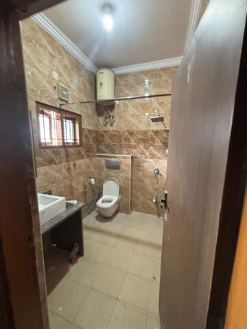 Bathroom in 4 BHK Apartment at Rajmahal Apartments Sadashiva Nagar, Sadashiva Nagar – for Rent