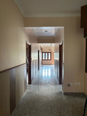 Room in 4 BHK Apartment at Rajmahal Apartments Sadashiva Nagar, Sadashiva Nagar – for Rent