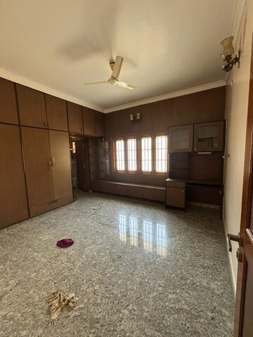 Room in 4 BHK Apartment at Rajmahal Apartments Sadashiva Nagar, Sadashiva Nagar – for Rent