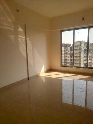 Room in 2 BHK Apartment at Vardhman Grandeur, Andheri West – for Rent
