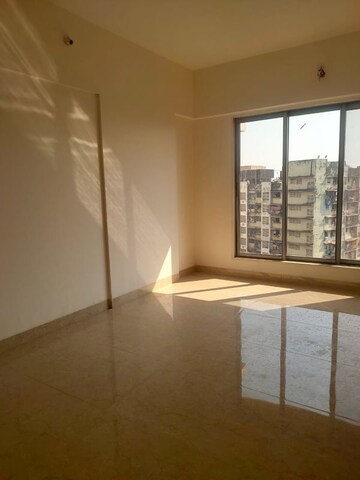 Room in 2 BHK Apartment at Vardhman Grandeur, Andheri West – for Rent