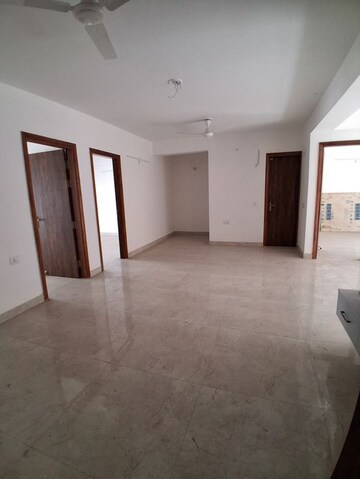 Room in 4 BHK Apartment at Uninav Utopia, Morti – for Rent