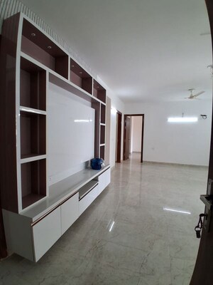 Room in 4 BHK Apartment at Uninav Utopia, Morti – for Rent