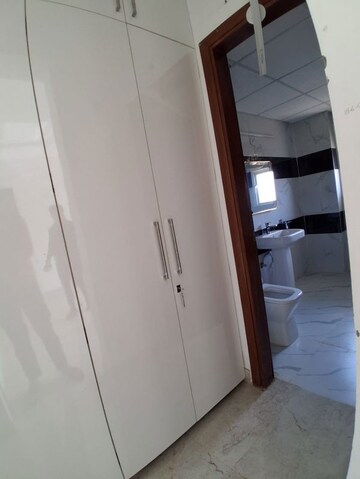 Furnished Amenities in 4 BHK Apartment at Uninav Utopia, Morti – for Rent