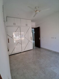 4 BHK + Servant Room Apartment For Rent in Uninav Utopia