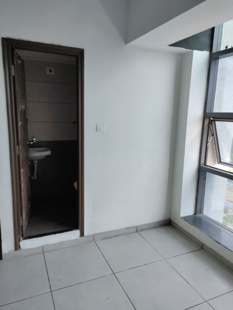 Room, science city Commercial Office Space 600 Sq.Ft. In Science City Ahmedabad 10010917