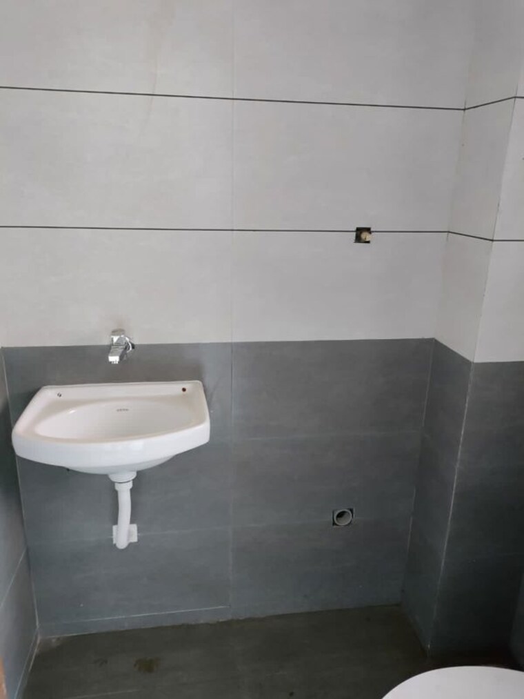 Bathroom, science city Commercial Office Space 600 Sq.Ft. In Science City Ahmedabad 10010917