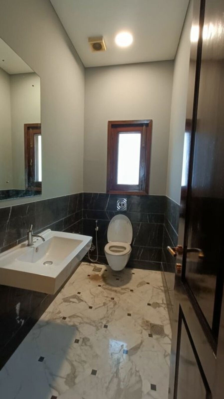 Master Bedroom, panchsheel park 5 Bedroom 800 Sq.Yd. Builder Floor In Panchsheel Park Delhi 10010929