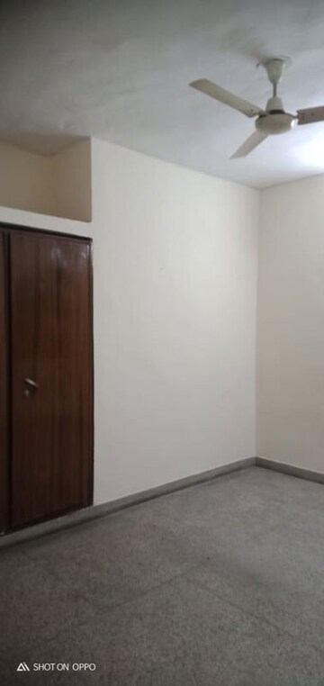 Room in 3 BHK Builder Floor at Vasant Kunj – for Rent