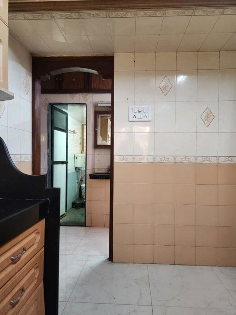 Bathroom, je-and-vee-om-trimurti 1 Bedroom 400 Sq.Ft. Apartment In Malad East Mumbai 10010955