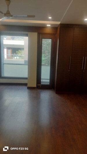 Room in 3 BHK Builder Floor at Safdarjung Enclave – for Rent