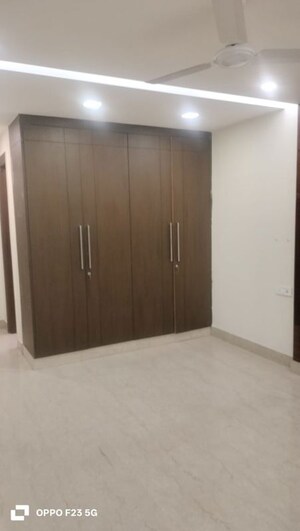 Room in 3 BHK Builder Floor at Safdarjung Enclave – for Rent