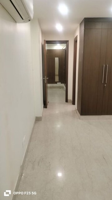 Room in 3 BHK Builder Floor at Safdarjung Enclave – for Rent
