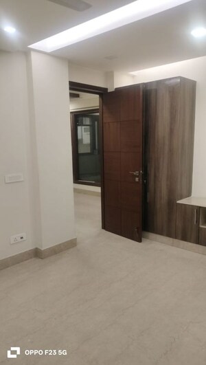 Room in 3 BHK Builder Floor at Safdarjung Enclave – for Rent