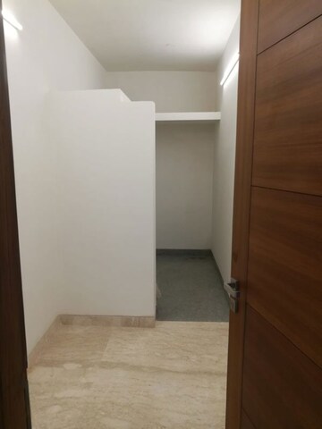 Room in 4 BHK Builder Floor at Kailash Colony – for Rent