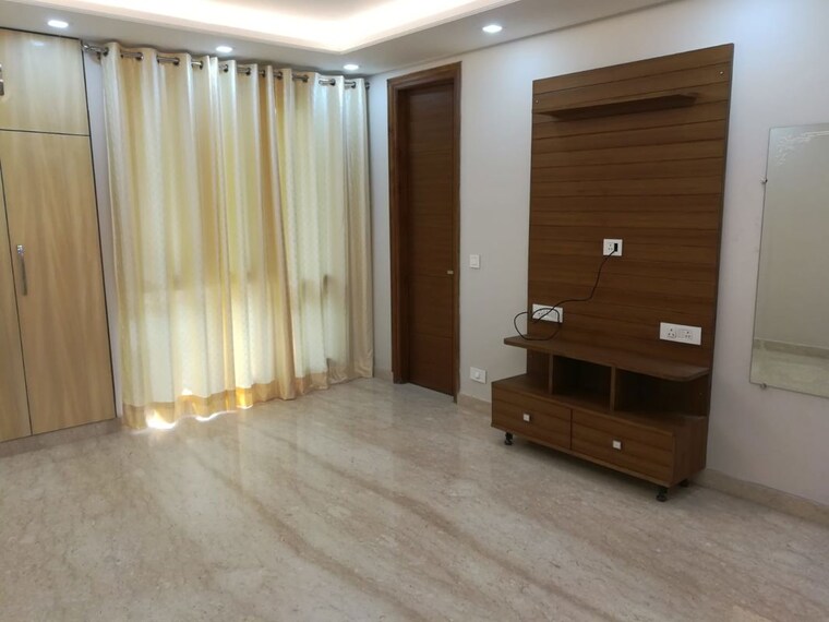 Room, kailash colony 4 Bedroom 500 Sq.Yd. Builder Floor In Kailash Colony Delhi 10010978