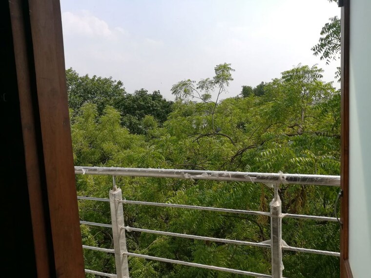 Balcony, kailash colony 4 Bedroom 500 Sq.Yd. Builder Floor In Kailash Colony Delhi 10010978
