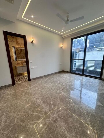 Room in 3 BHK Builder Floor at Safdarjung Enclave – for Rent