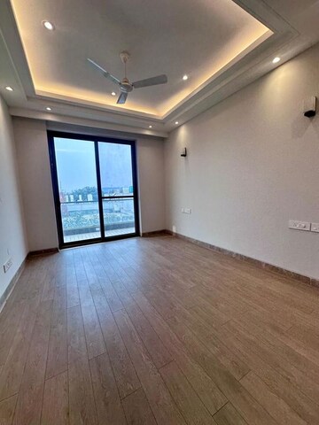 Room in 3 BHK Builder Floor at Safdarjung Enclave – for Rent