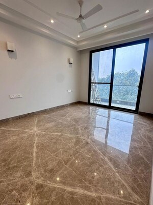 Room in 3 BHK Builder Floor at Safdarjung Enclave – for Rent