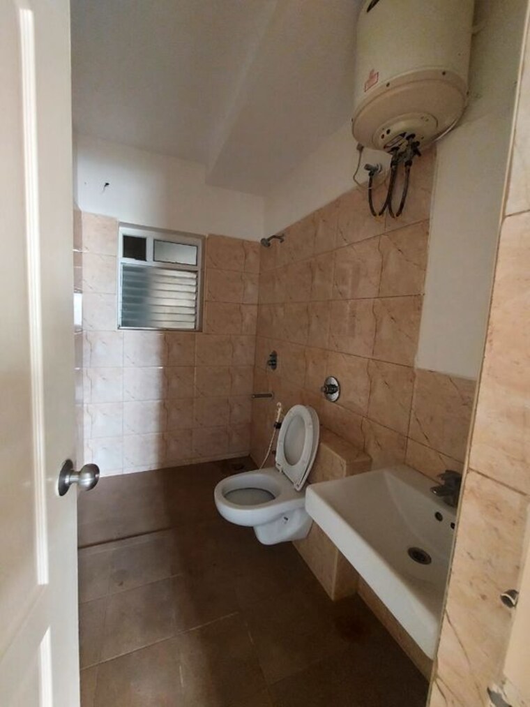 Bathroom, sjr-primecorp-parkway-homes 2 Bedroom 963 Sq.Ft. Apartment In Sarjapur Road Bangalore 10010985