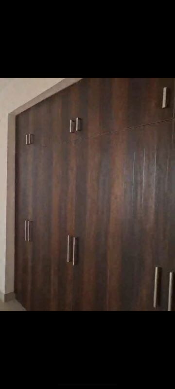 Furnished Amenities in 3 BHK Apartment at Puri Vip Floors, Sector 81 – for Rent