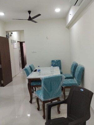 Master Bedroom in 2 BHK Apartment at Dynamix Divum, Malad East – for Rent