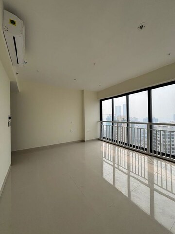 Room in 2 BHK Apartment at Dynamix Divum, Malad East – for Rent