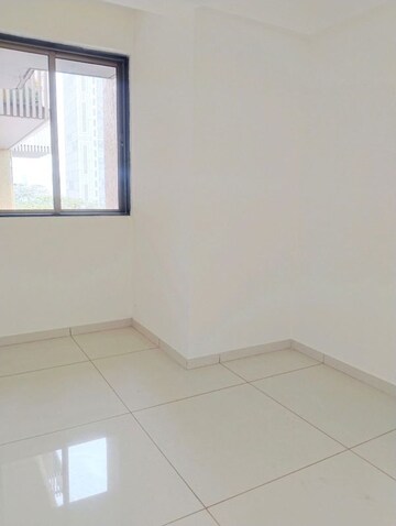 Room in 2 BHK Apartment at Sheth Auris Bliss, Malad West – for Sale